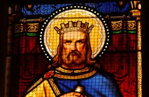 Vitrail du roi Gradlon dans la cathédrale Saint Corentin