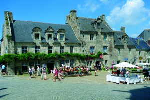 La Grande place de Locronan