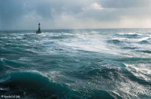paysages-vue-phare-ar-men-au-large-de-l-ile-de-sein-photo-CRTB-LE-GAL-Yannick-1
