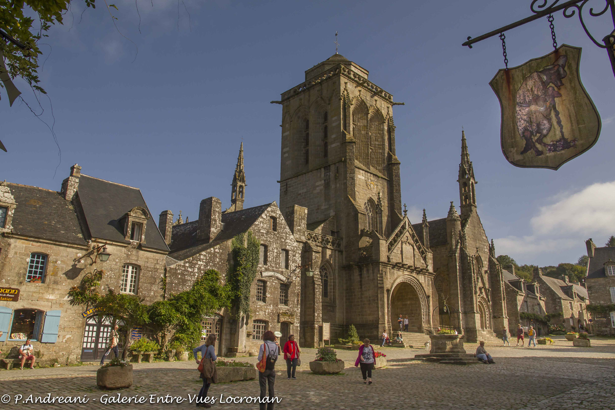 place-de-l'-eglise-locronan-photo-paulette-andreani-galerie-entre-vues