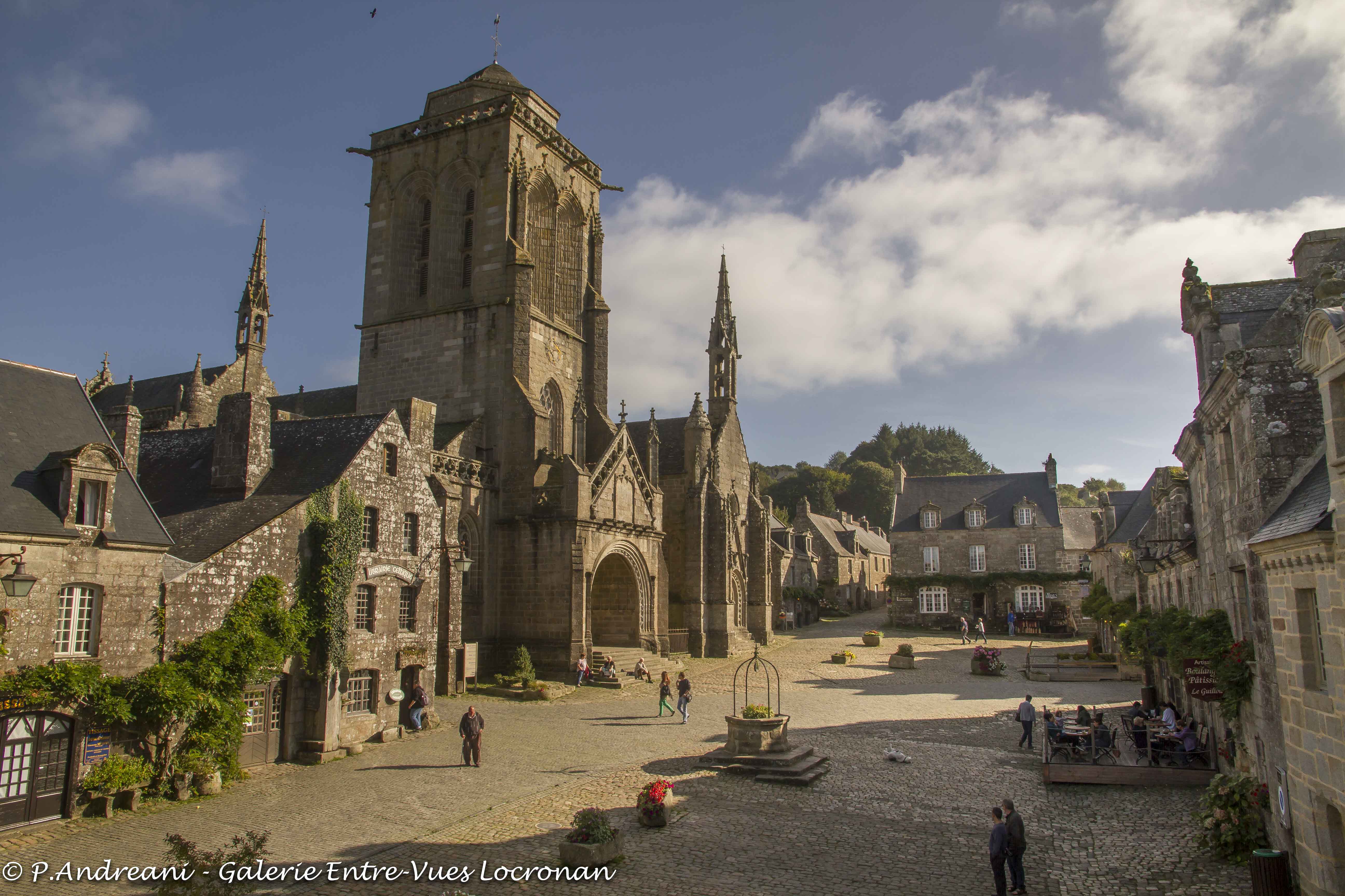 place-de-l'église-locronan-2-foto-paulette-andreani-galerie-entre-vues